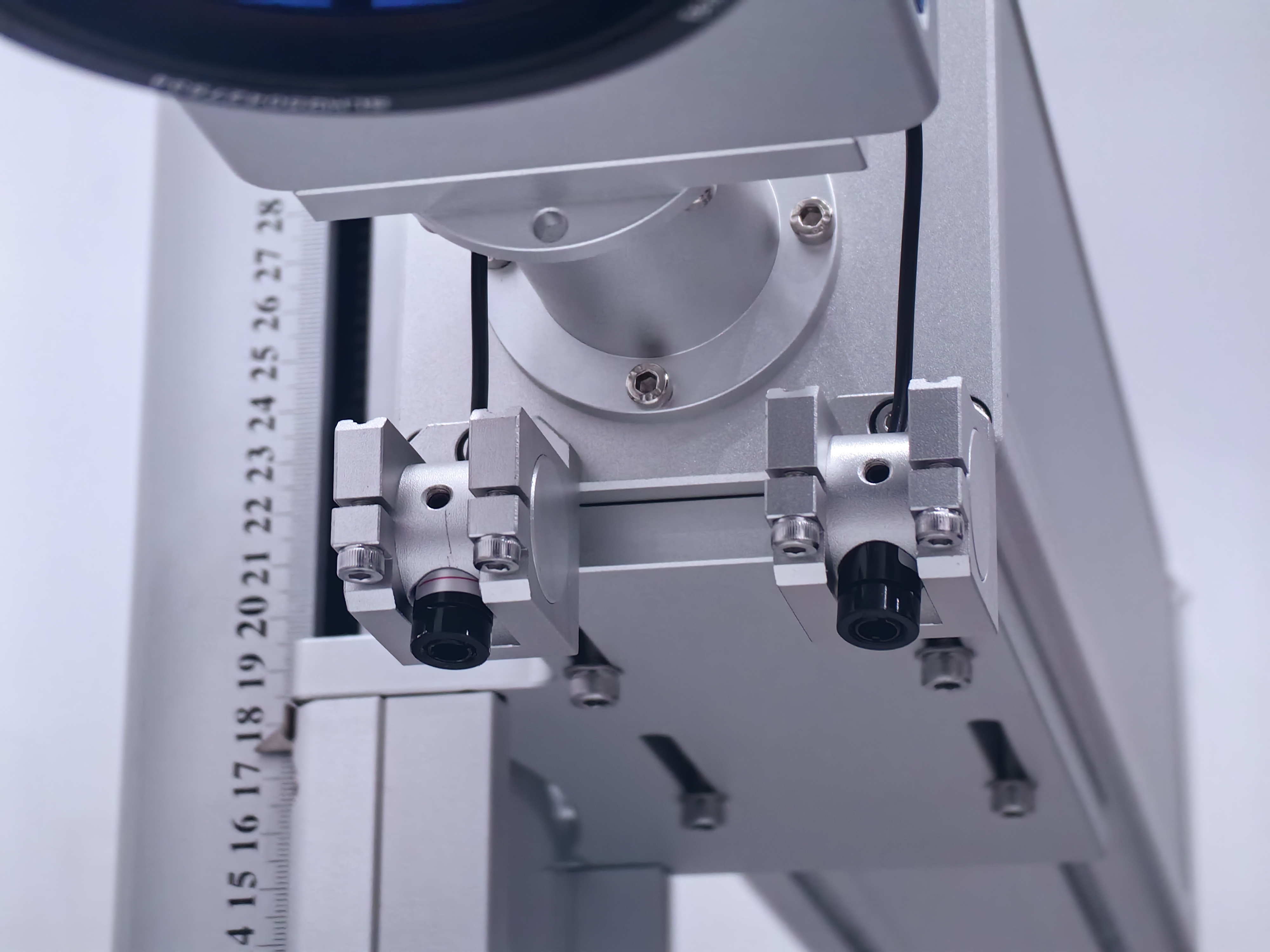 External dual red light