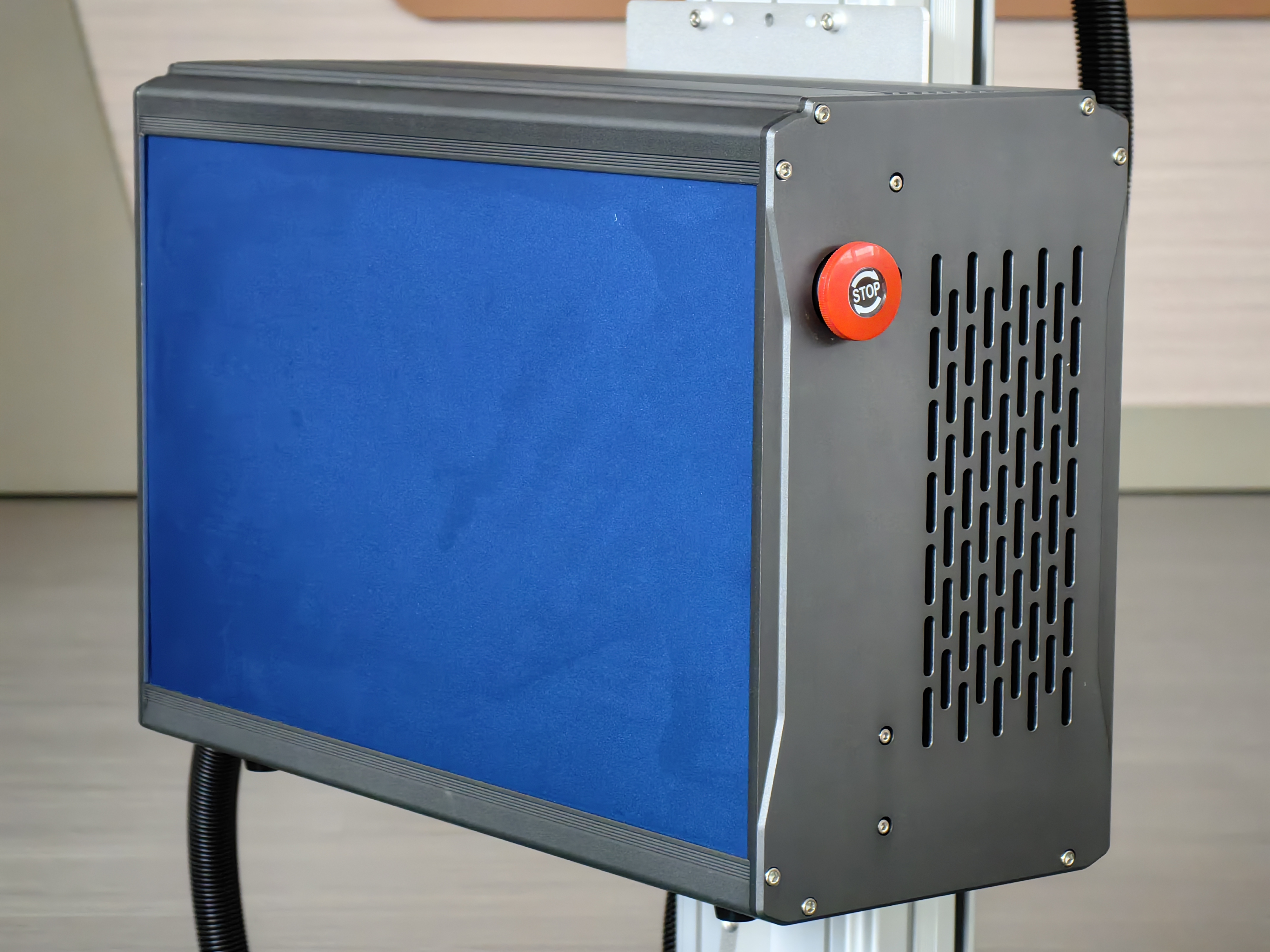 Hanging case